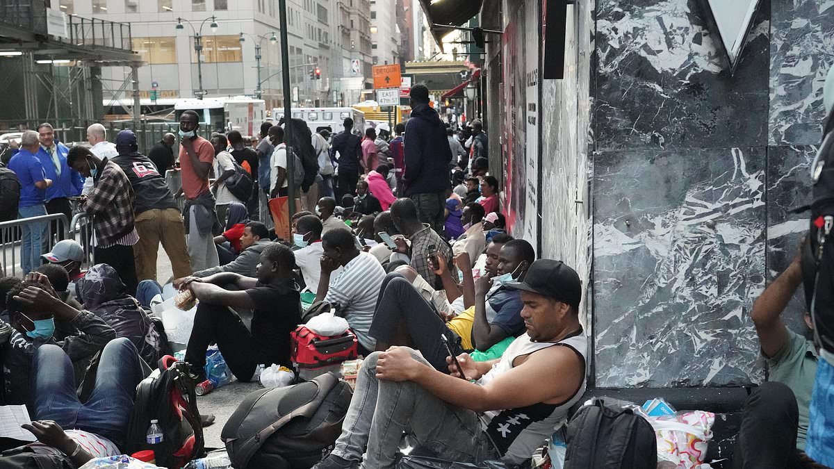 alert-–-nyc-seeks-14,000-hotel-rooms-for-migrants-through-2025-–-with-each-one-costing-$352-per-night