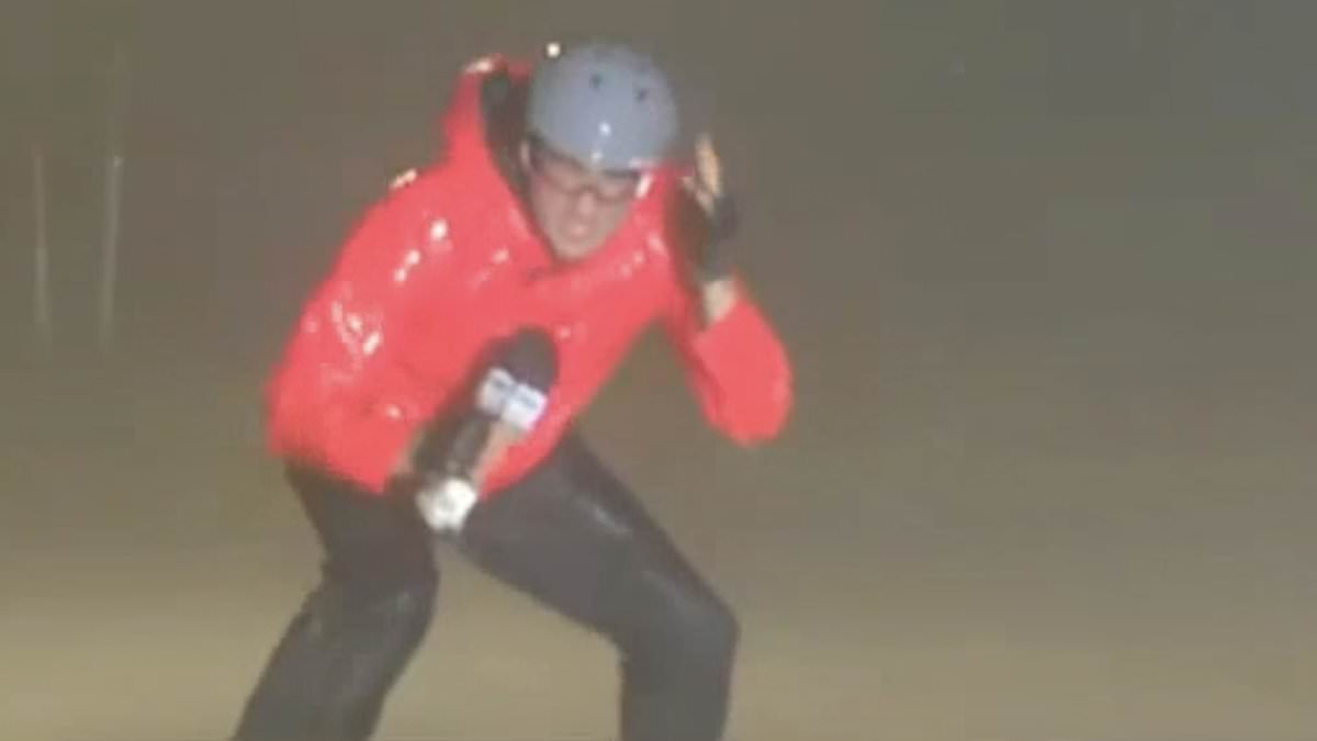 alert-–-fearless-weather-reporter-braves-100mph-winds-during-live-broadcast-from-florida-as-hurricane-milton-rages