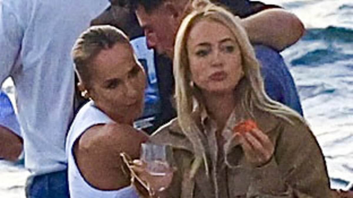 alert-–-jackie-‘o’-henderson-suffers-a-wardrobe-malfunction-as-she-flashes-her-underwear-while-partying-with-her-new-bff-pip-edwards-on-a-lavish-yacht