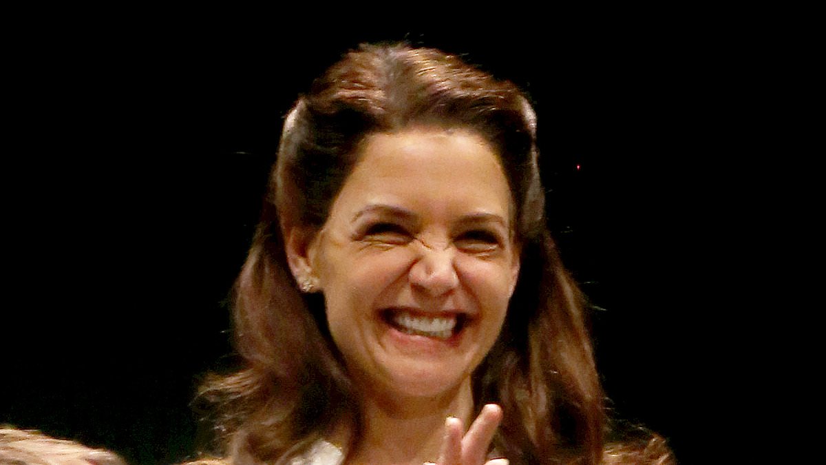 alert-–-katie-holmes-looks-in-good-spirits-at-curtain-call-of-her-broadway-play-our-town-as-production-receives-lukewarm-reviews-from-critics