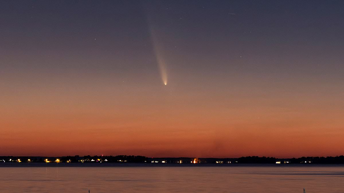 alert-–-mesmerizing-pictures-show-once-in-a-lifetime-comet-dart-across-south-carolina-sky