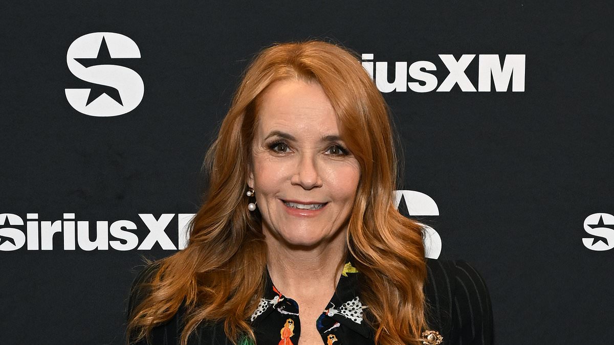 alert-–-back-to-the-future-star-lea-thompson-blasts-ex-dennis-quaid-for-supporting-donald-trump