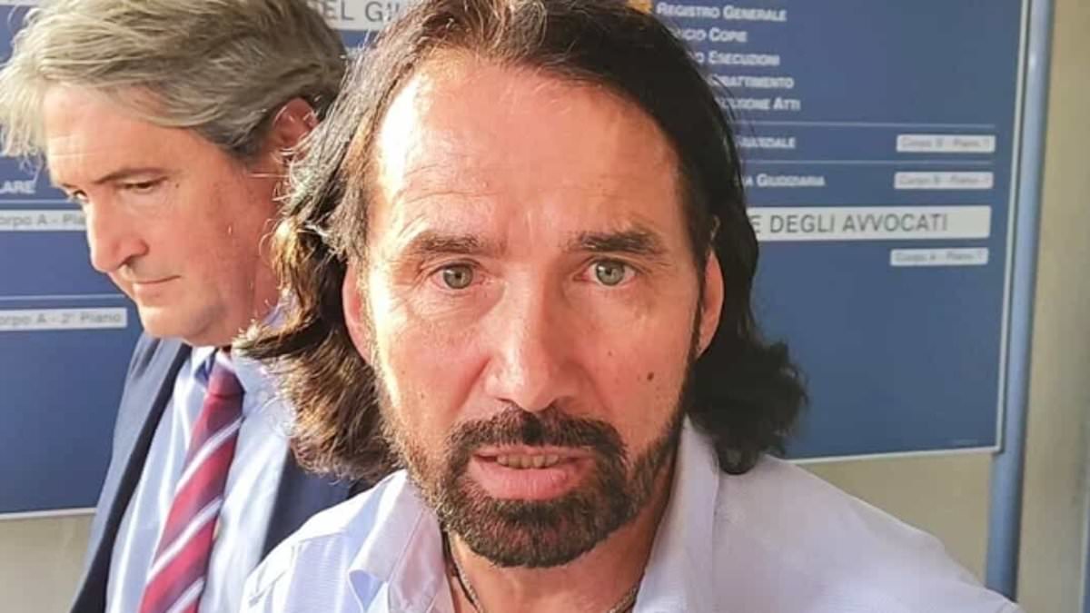 alert-–-street-cleaner,-59,-who-used-his-resemblance-to-keanu-reeves-to-lure-women-on-dates-is-jailed-for-drugging-and-raping-three-victims