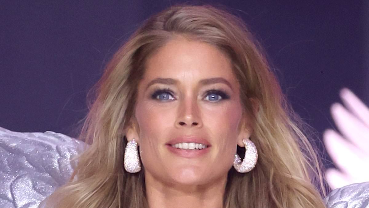 alert-–-doutzen-kroes-suffers-wardrobe-malfunction-while-strutting-the-runway-at-victoria’s-secret-fashion-show