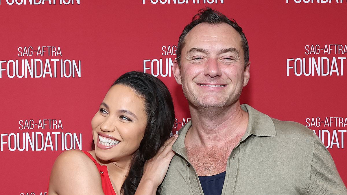 alert-–-jude-law-can’t-contain-his-laughter-as-he-reunites-with-glam-co-star-jurnee-smollett-on-stage-at-the-sag-aftra-foundation-ahead-of-the-release-of-their-new-movie-the-order