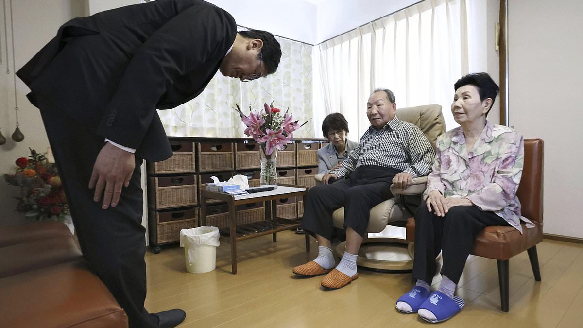 alert-–-moment-japanese-police-chief-bows-and-begs-ex-boxer-for-forgiveness-over-‘unspeakable-mental-distress’-of-being-kept-on-death-row-for-50-years-before-his-dramatic-acquittal-aged-88