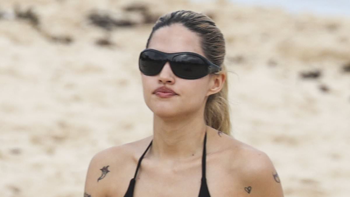 alert-–-matty-healy’s-fiancee-gabbriette-bechtel-flaunts-her-very-slender-tattooed-body-in-a-sizzling-g-string-bikini-at-bondi-beach-with-pete-davidson’s-ex-girllfriend