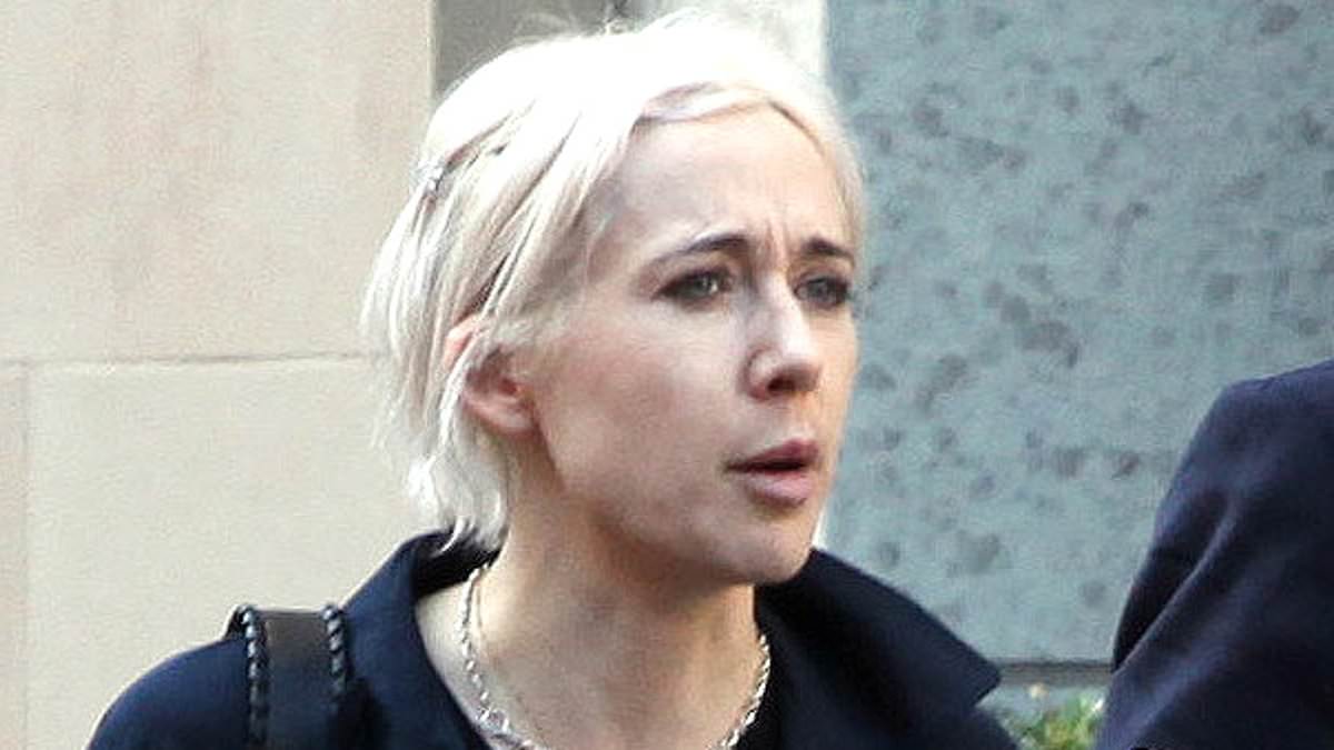 alert-–-playwright-accused-of-‘trashing’-5,000-a-week-notting-hill-flat-by-letting-her-cat-pee-on-the-carpet,-bed-and-sofa wins-bitter-court-battle