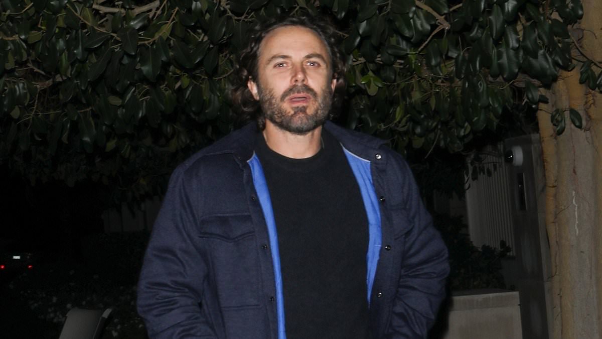 alert-–-ben-affleck’s-brother-casey-looks-scruffy-as-he-leaves-stephen-j.-cloobeck’s-election-night-watch-party