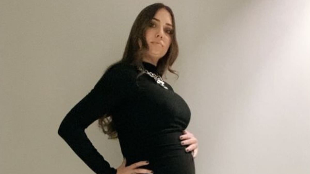 alert-–-amber-le-bon-is-pregnant!-model-reveals-she-is-expecting-her-first-child-as-she-shares-snaps-of-growing-bump