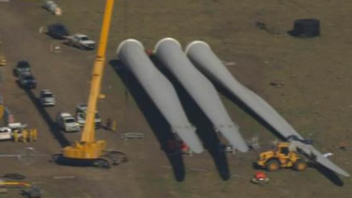 alert-–-man-dies-after-being-crushed-by-a-wind-turbine-blade-at rokewood,-victoria