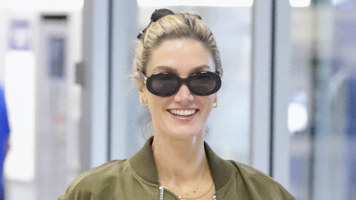 alert-–-delta-goodrem-steps-out-in-$17,000-worth-of-designer-goods-as-she-arrives-to-sydney-airport-with-her rarely-seen-fiance-matthew-copley