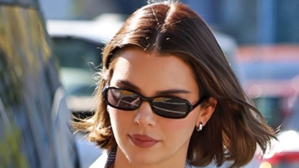 alert-–-kendall-jenner-shows-off-her-new-bob-as-she-embraces-her-preppy-side-in-hollywood