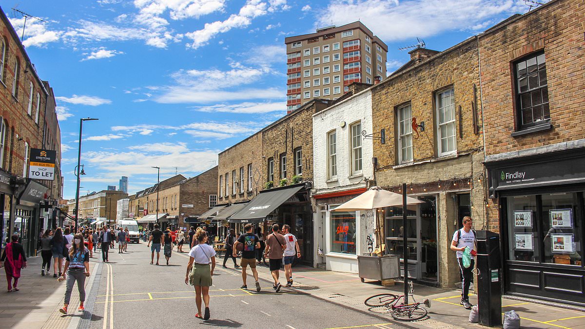 alert-–-man-doused-‘in-bleach’-at-busy-east-london-market-in-front-of-horrified-onlookers-–-as-police-launch-urgent-manhunt