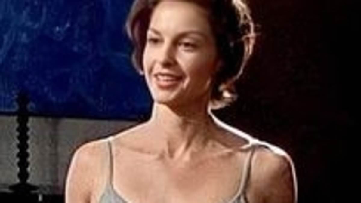 alert-–-ashley-judd,-56,-was-an-a-list-’90s-movie-star-who-worked-with-sandra-bullock-and-natalie-portman-–-see-her-now