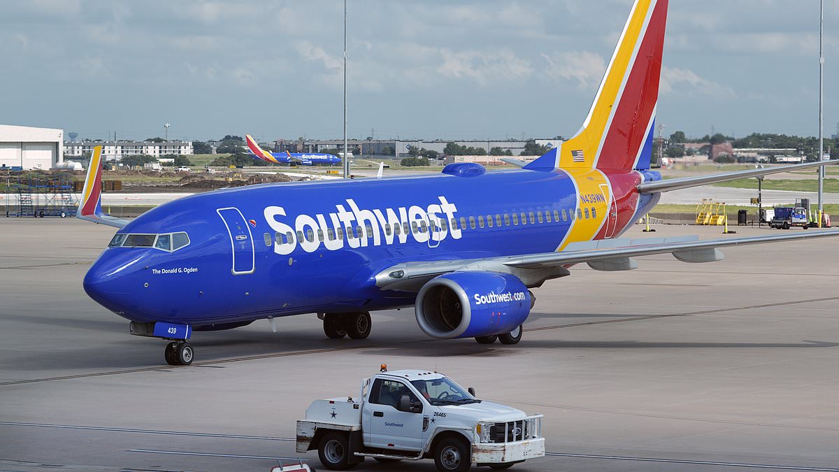 alert-–-southwest-airline-plane-is-hit-by-gunfire-near-dallas-love-field-airport