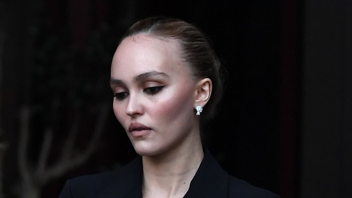 alert-–-lily-rose-depp-cuts-a-stylish-figure-in-black-co-ord-as-she-joins-nosferatu-co-stars-for-a-swanky-dinner-in-london