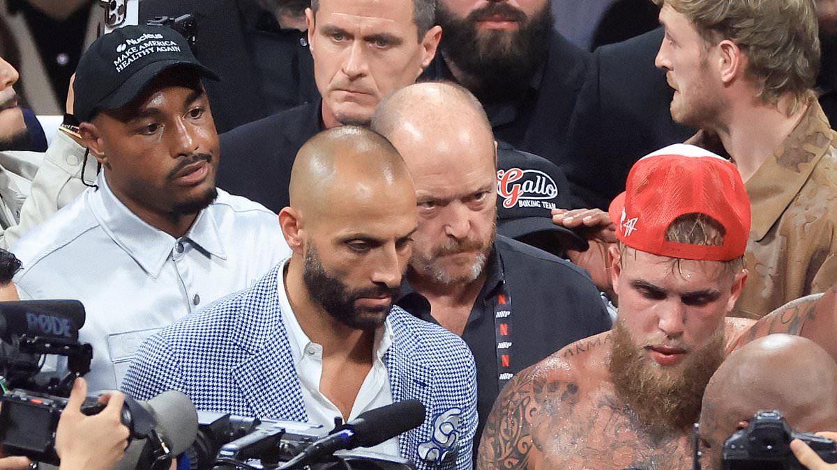 alert-–-jake-paul’s-cornerman-goes-viral-over-donald-trump-inspired-hat