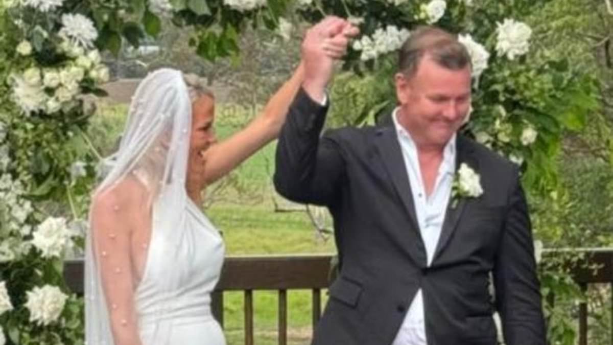 alert-–-celebrity-accountant-anthony-bell-marries-ex-cricket-wag-annika-martyn-in-‘beautiful-ceremony-and-reception’-on-the-sunshine-coast