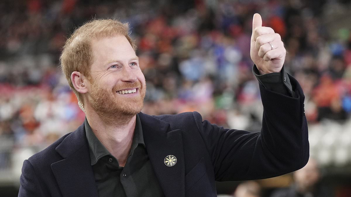 alert-–-the-pundit-prince!-harry-waves-to-fans-as-he-makes-surprise-pitchside-appearance-at-canadian-cup-final