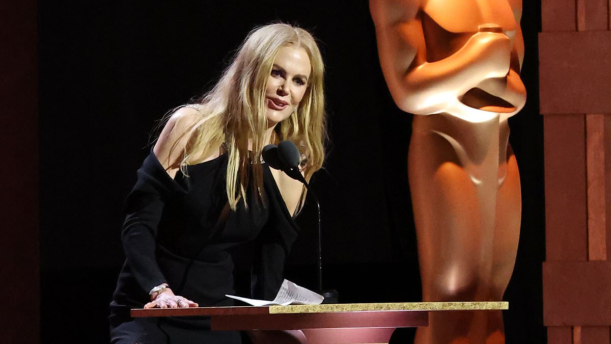 alert-–-nicole-kidman-suffers-major-wardrobe-malfunction-as-she-takes-the-stage-in-revealing-split-gown-at-the-2024-governors-ball