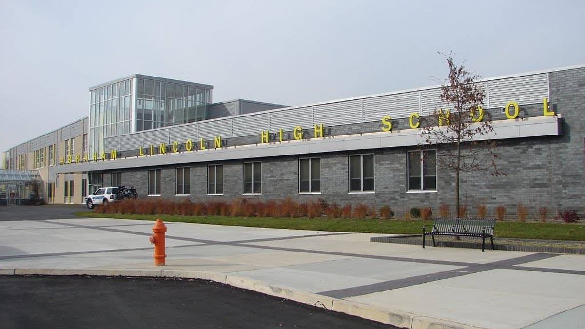 alert-–-philadelphia-school-is-so-overcrowded-by-immigrant-crisis-that-some-students-must-eat-lunch-at-9am