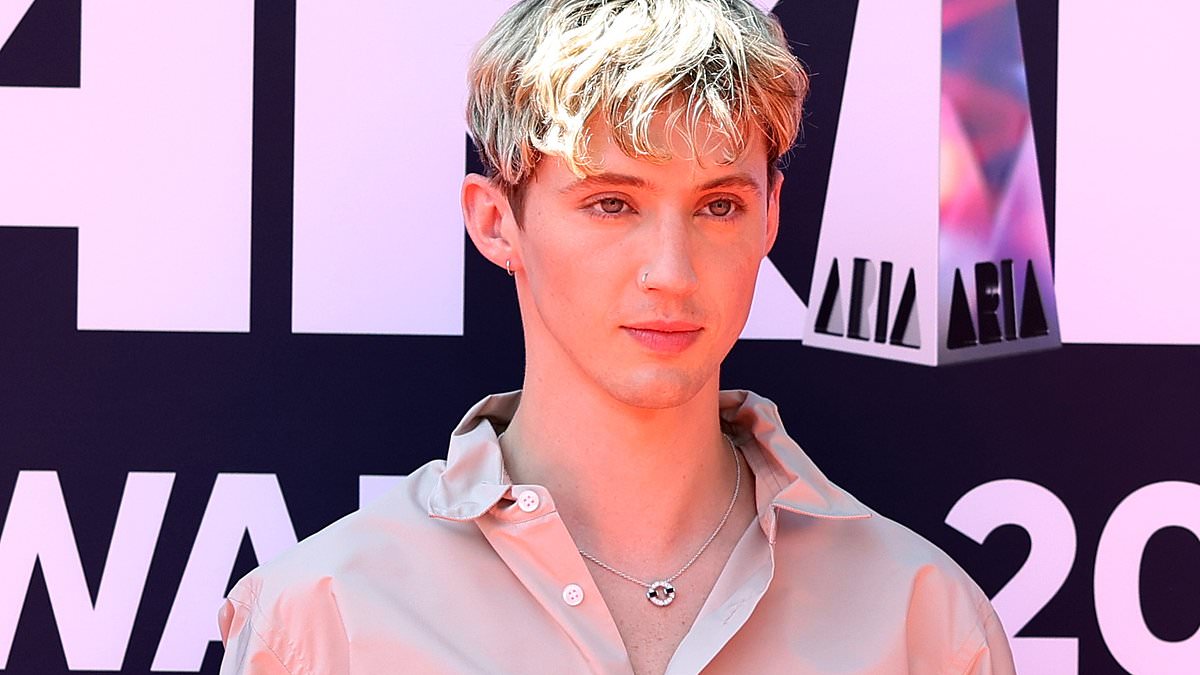 alert-–-the-hidden-detail-in-troye-sivan’s-outfit-at-2024-aria-awards-and-you’ll-never-guess-how-much-it-costs