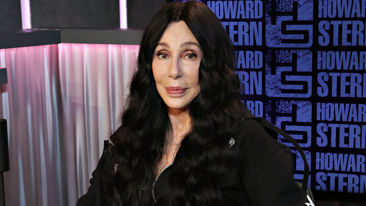 alert-–-cher-accuses-her-mask-director-of-being-‘f***ing-arrogant’-and-‘a-pig’-in-new-memoir