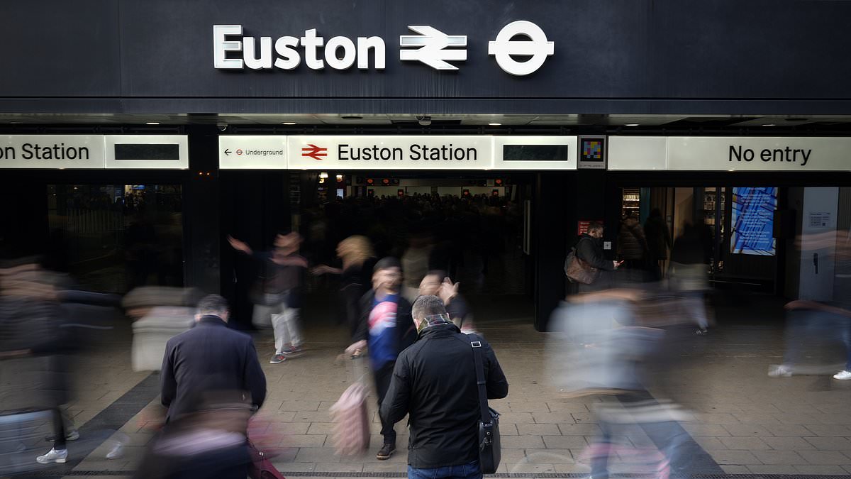 alert-–-euston-station-is-evacuated-as-met-police-bomb-disposal-experts-explode-‘suspicious-package’-one-day-after-alerts-at-london-gatwick-airport-and-us-embassy