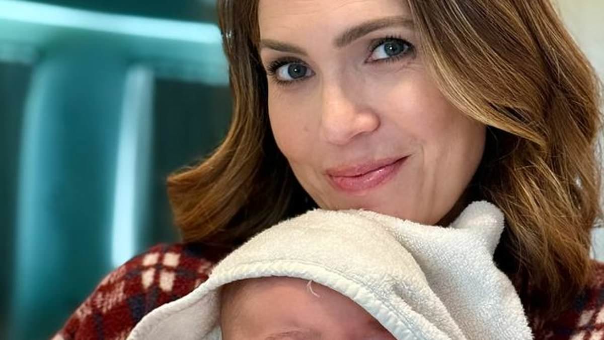 alert-–-mandy-moore-seeks-parenting-advice-for-navigating-life-with-a-newborn-and-two-toddlers:-‘this-is-not-sustainable’