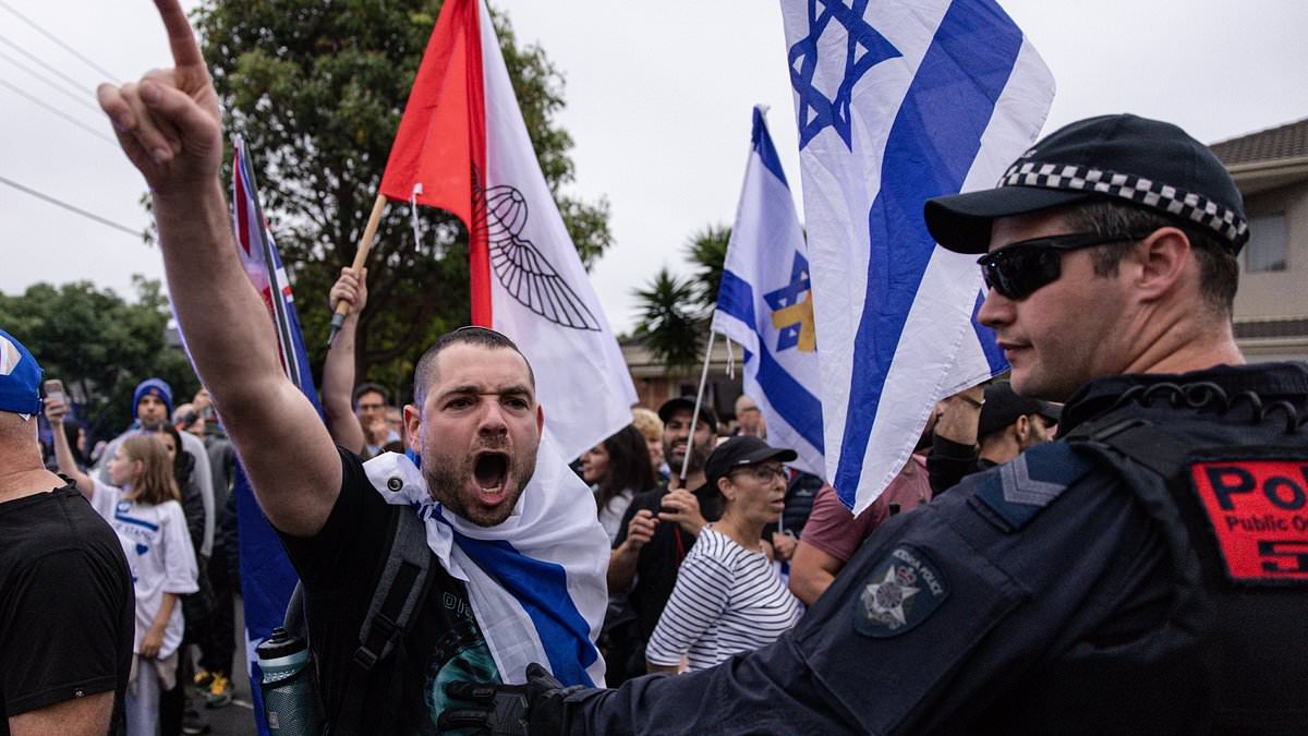 alert-–-tension-flare-at-protest-outside-a-jewish-synagogue-in-melbourne