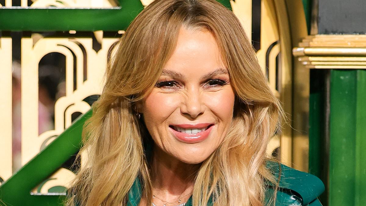 alert-–-amanda-holden-shows-of-daughter-hollie’s-incredible-beverly-hills-themed-bedroom-at-her-7million-surrey-home-as-she-has-her-walk-in-wardrobe-‘decluttered’