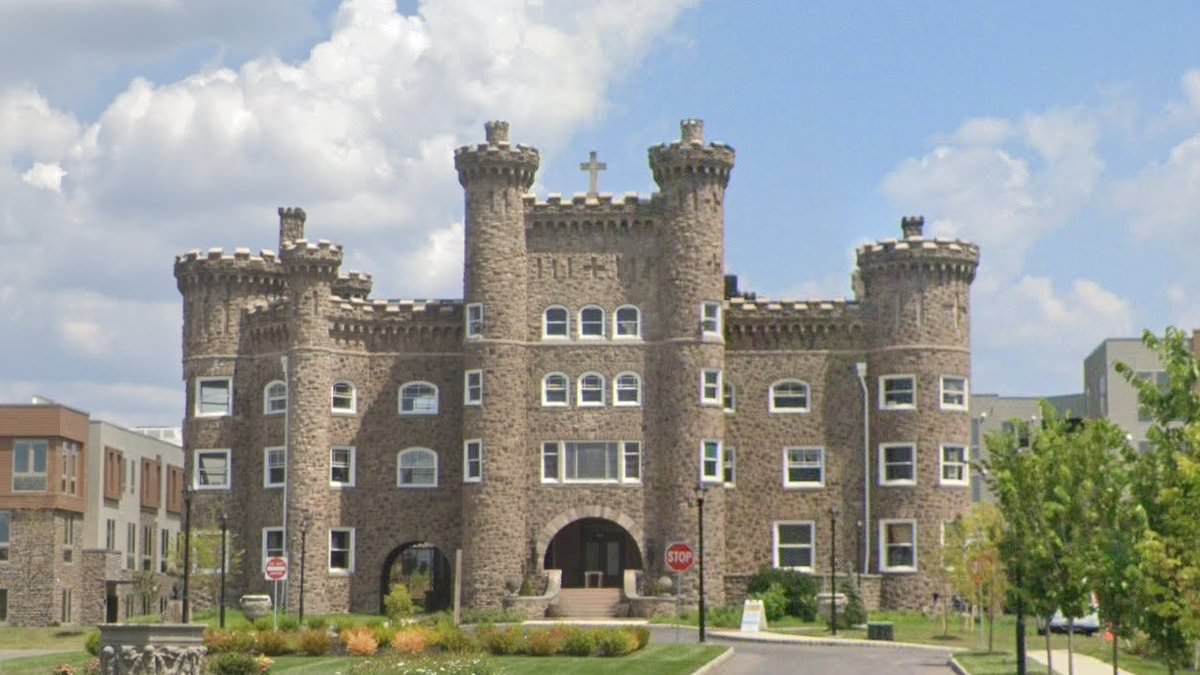 alert-–-stunning-$1.5m-pennsylvania-castle-set-to-be-auctioned-for-bargain-price-–-but-there’s-a-very-obvious-catch