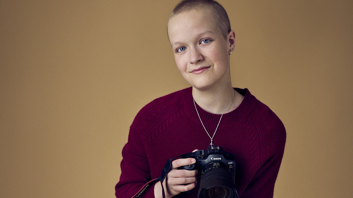 alert-–-liz-hatton-dies-aged-17:-cancer-battling-photographer-seen-hugging-kate-‘went-out-in-a-blaze-of-glory’-after-‘unbelievably-brave’-fight,-her-heartbroken-family-reveal