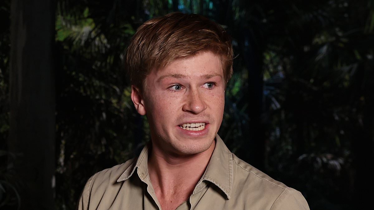 alert-–-crikey!-madame-tussauds-unveils-steve-irwin-wax-figure…-and-you-will-never-believe-how-bad-it-looks