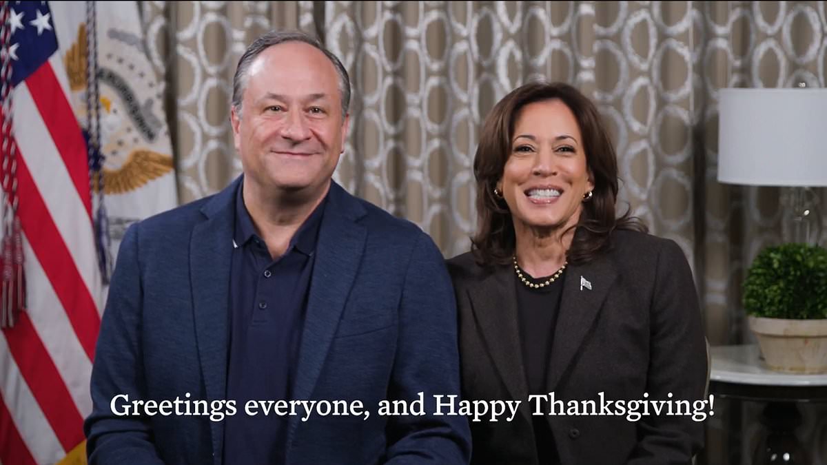 alert-–-kamala-harris-wears-the-same-outfit-from-viral,-bleary-eyed-video-to-wish-americans-a-happy-thanksgiving