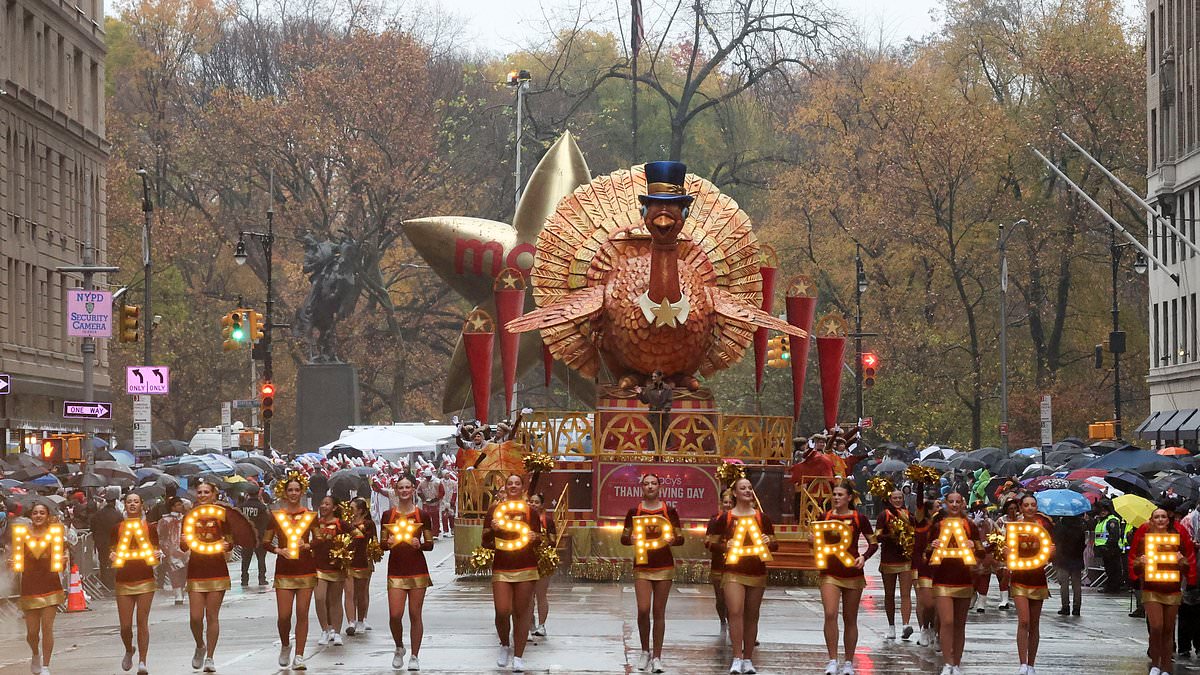 alert-–-savannah-guthrie-slammed-over-‘disappointing’-macy’s-thanksgiving-day-parade-outfit