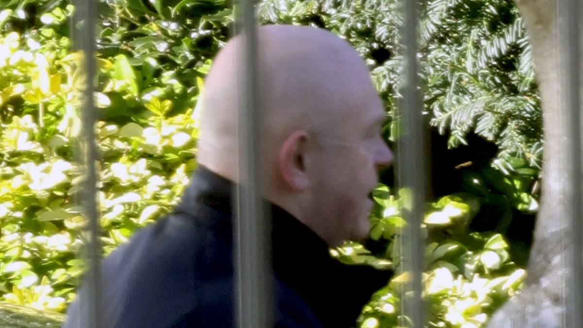 alert-–-ross-kemp-is-seen-leaving-the-set-of-eastenders-for-filming-the-40th-anniversary-special-–-eight-years-after-his-last-appearance