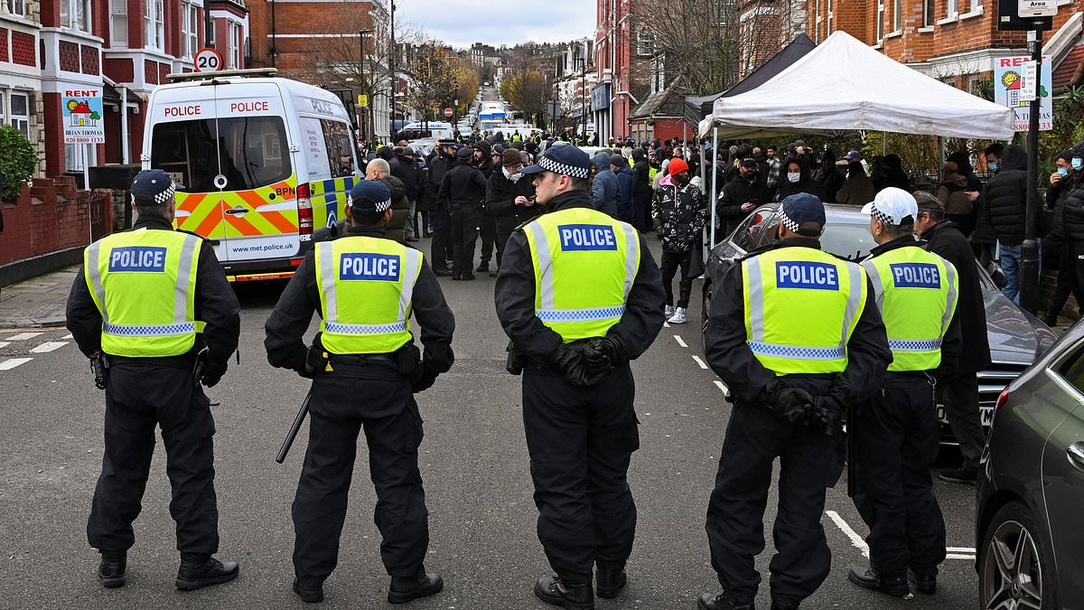 alert-–-police-issue-warning-as-demonstrators-set-to-descend-on-central-london-after-arrest-of-seven-kurdish-terror-suspects