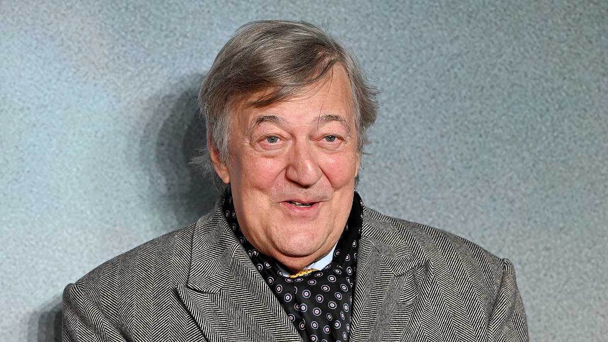 alert-–-stephen-fry-recalls-hilarious-moment-his-booze-advice-left-nigella-lawson-red-faced-after-she-mistakenly-ordered-a-very-x-rated-drink