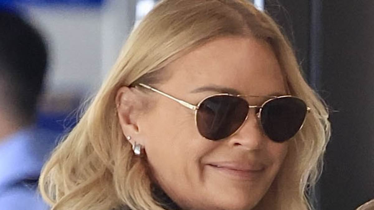 alert-–-sonia-kruger-shows-off-her-unique-style-as-she-heads-off-on-holiday-with-partner-craig-mcpherson-and-their-daughter-at-sydney-airport-in-rare-family-sighting