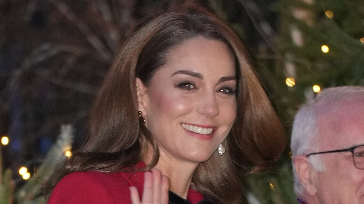 alert-–-kate-middleton-stuns-in-festive-red-coat-and-black-bow-as-she-arrives-at-westminster-abbey-for-carol-concert