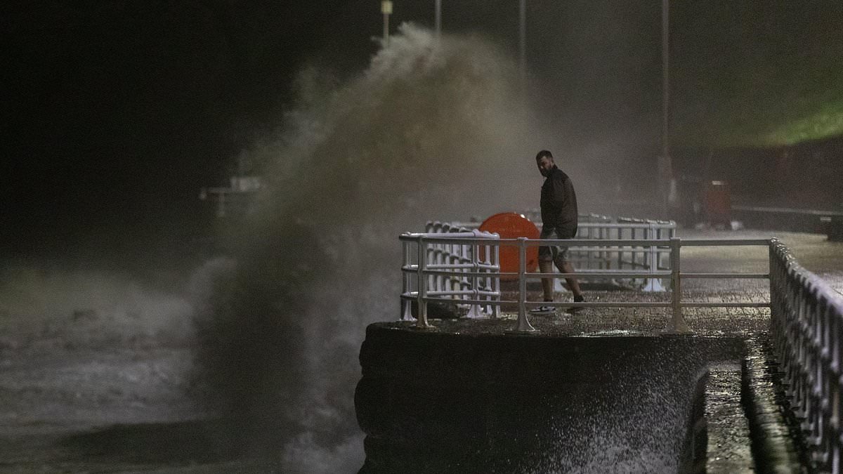 alert-–-storm-darragh-is-here!-brutal-90mph-winds-and-rain-make-landfall-as-britain-faces-overnight-battering-and-millions-are-sent-‘stay-indoors’-red-alert