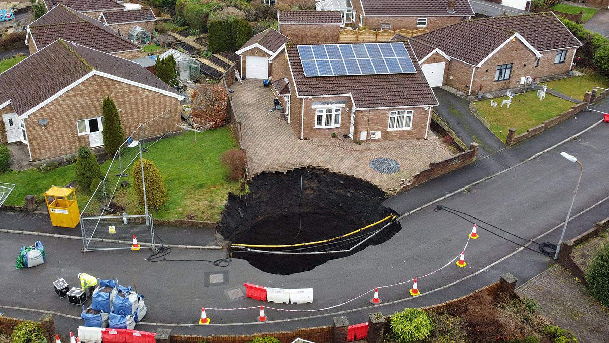 alert-–-storm-darragh-stops-work-to-repair-britain’s-biggest-sinkhole-as-locals-forced-out-of-their-homes-say-they-have-no-idea-if-they’ll-be-back-by-christmas