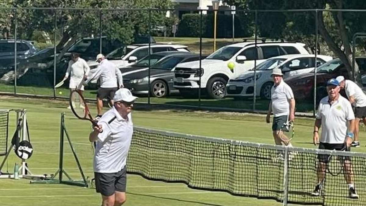 alert-–-anthony-albanese-tennis-photos-spark-outrage-just-hours-after-synagogue-terror