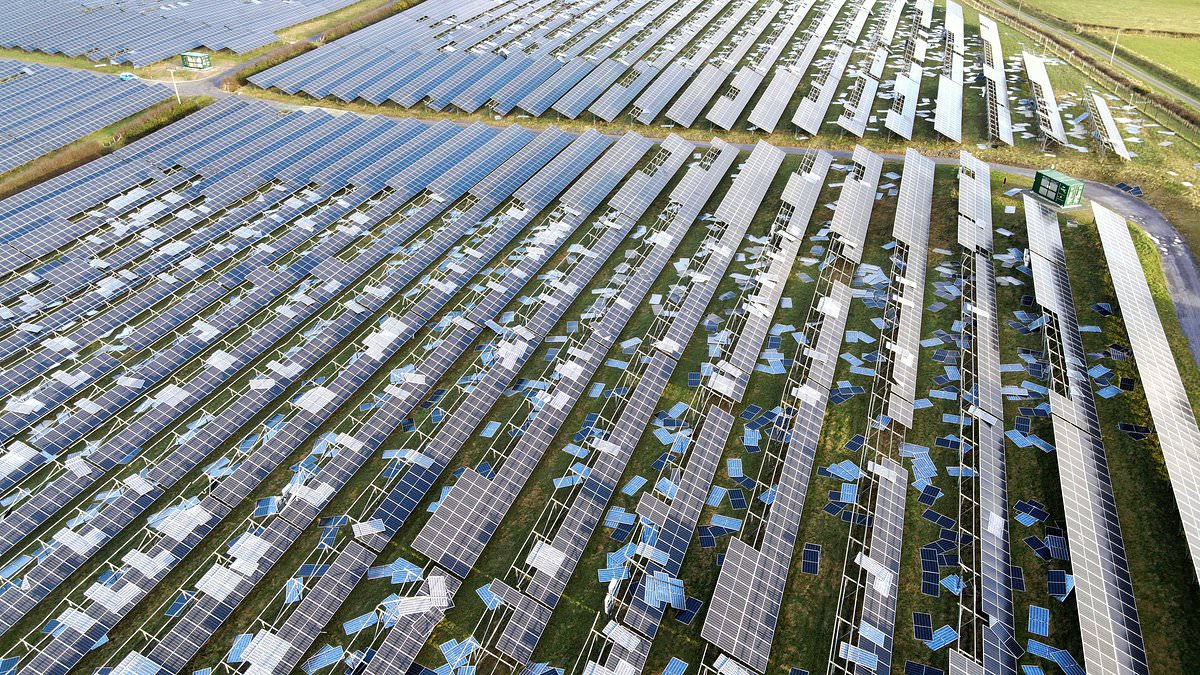 alert-–-storm-darragh-leaves-uk’s-biggest-solar-farm-in-pieces-in-blow-to-green-energy