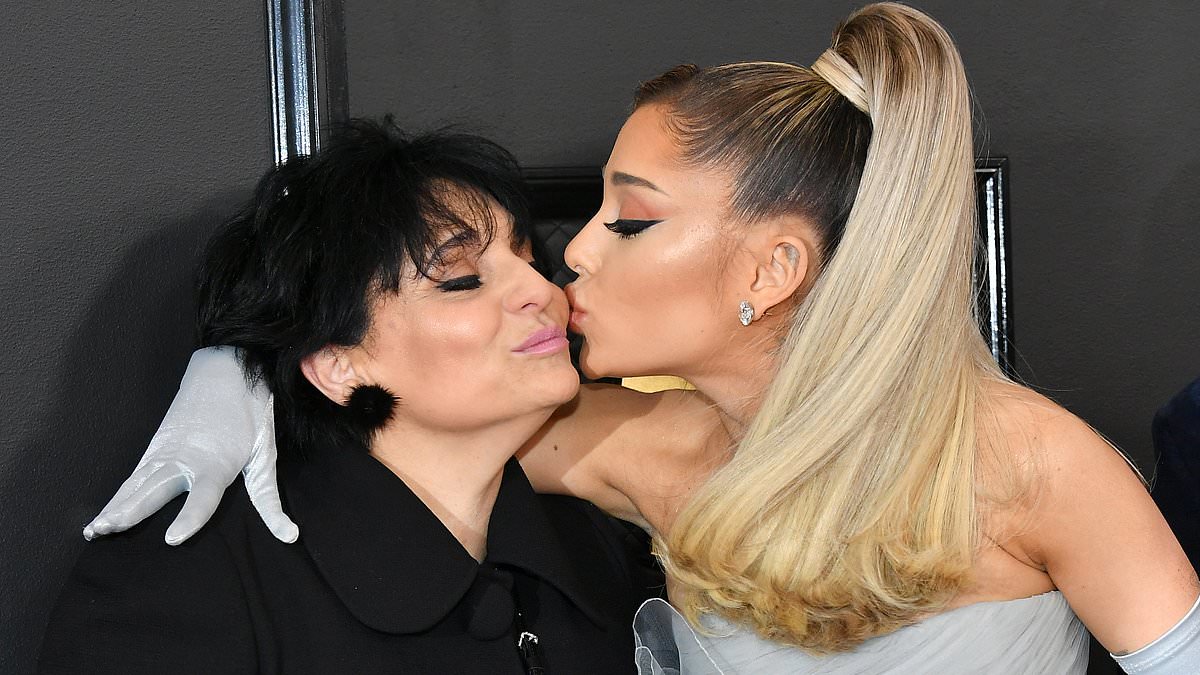 alert-–-ariana-grande-reveals-she-was-called-out-by-her-mother-after-checking-her-phone-during-wicked-screening