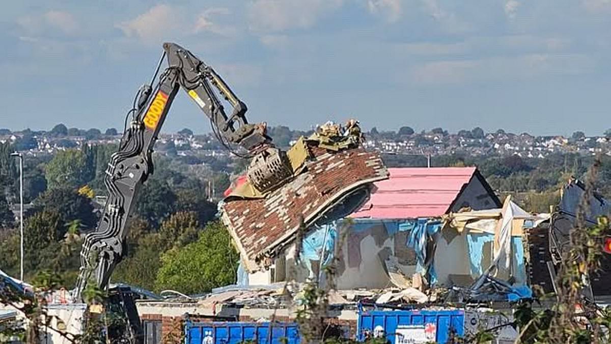 alert-–-ghost-estate-is-razed-to-the-ground-after-350,000-flat-pack-newbuild-homes-were-left-half-finished-when-builders-went-bust