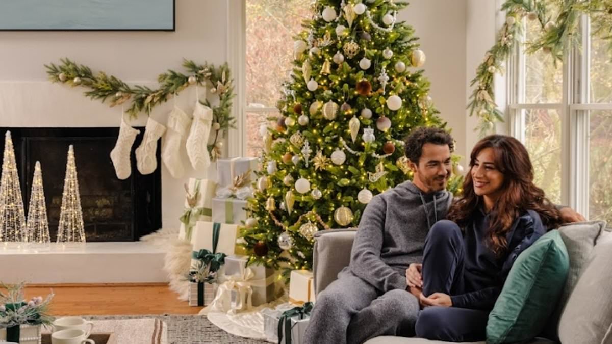 alert-–-kevin-jonas-and-wife-danielle-get-in-the-christmas-spirit-as-they-decorate-a-stunning-new-york-mansion