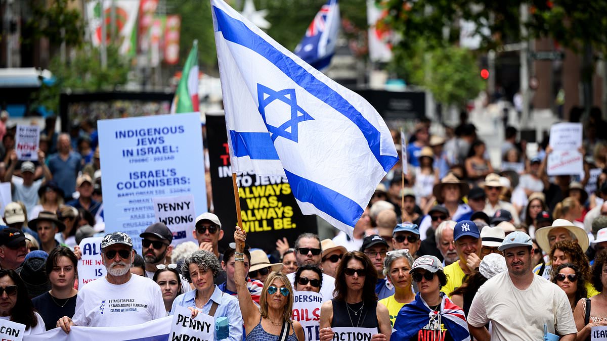 alert-–-huge-protest-erupts-in-sydney-as-demonstrators-share-a-short-message-for-anthony-albanese-as-they-call-for-an-end-to-anti-semitism